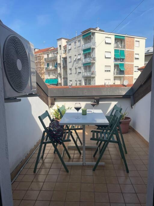 Centro Storico-Mansarda Verde Con Terrazzino E A/C Asti Exterior foto