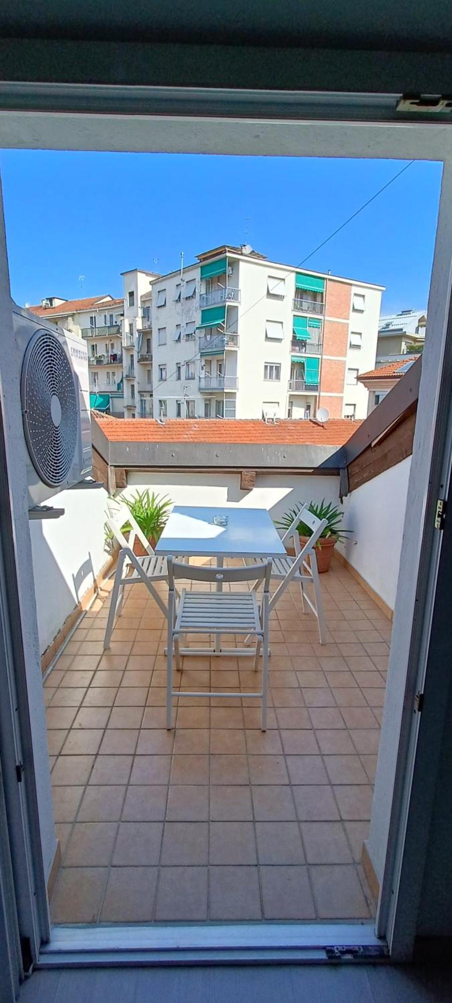 Centro Storico-Mansarda Verde Con Terrazzino E A/C Asti Exterior foto